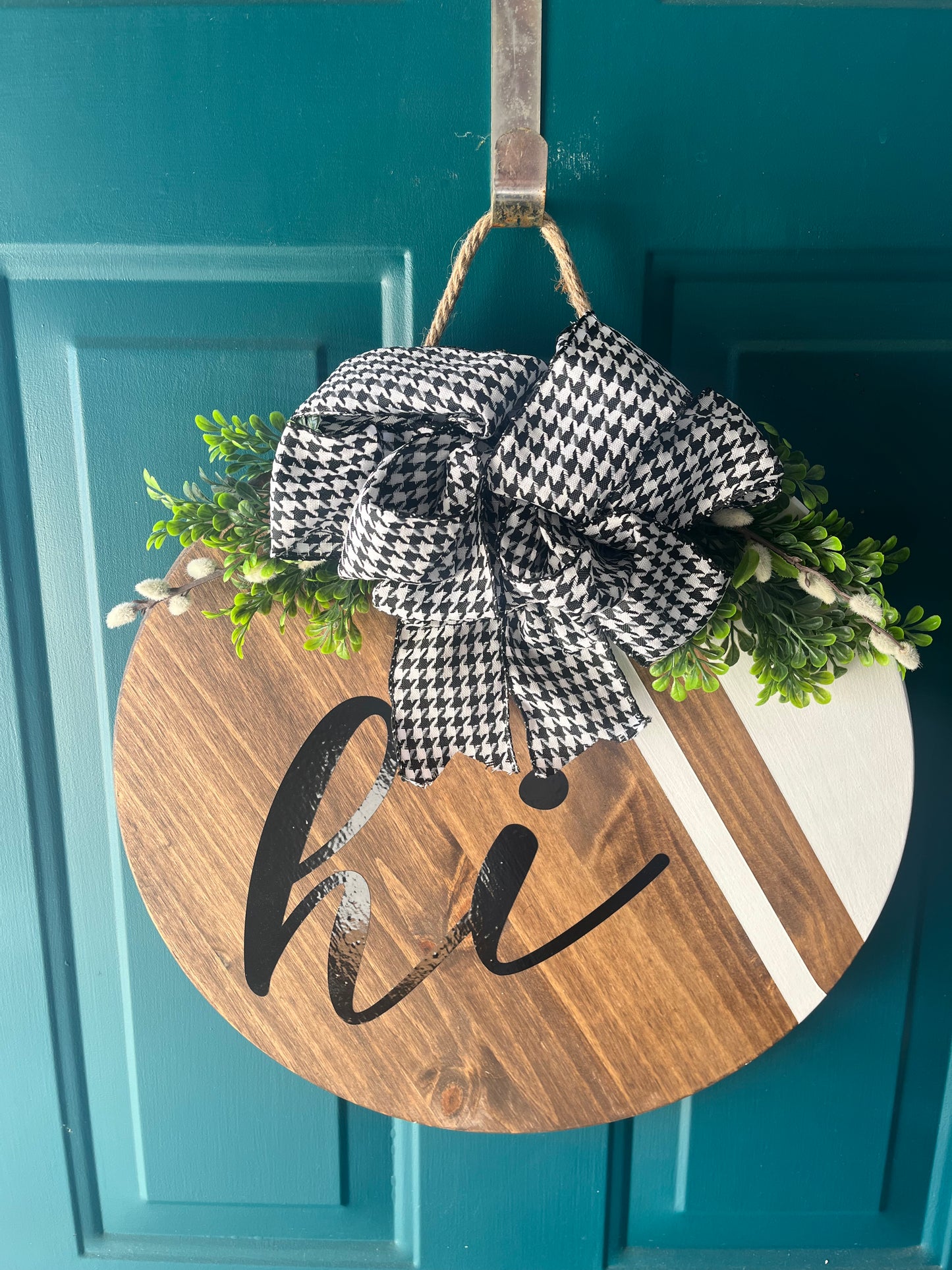 18” Wood ‘hi’ Door Sign