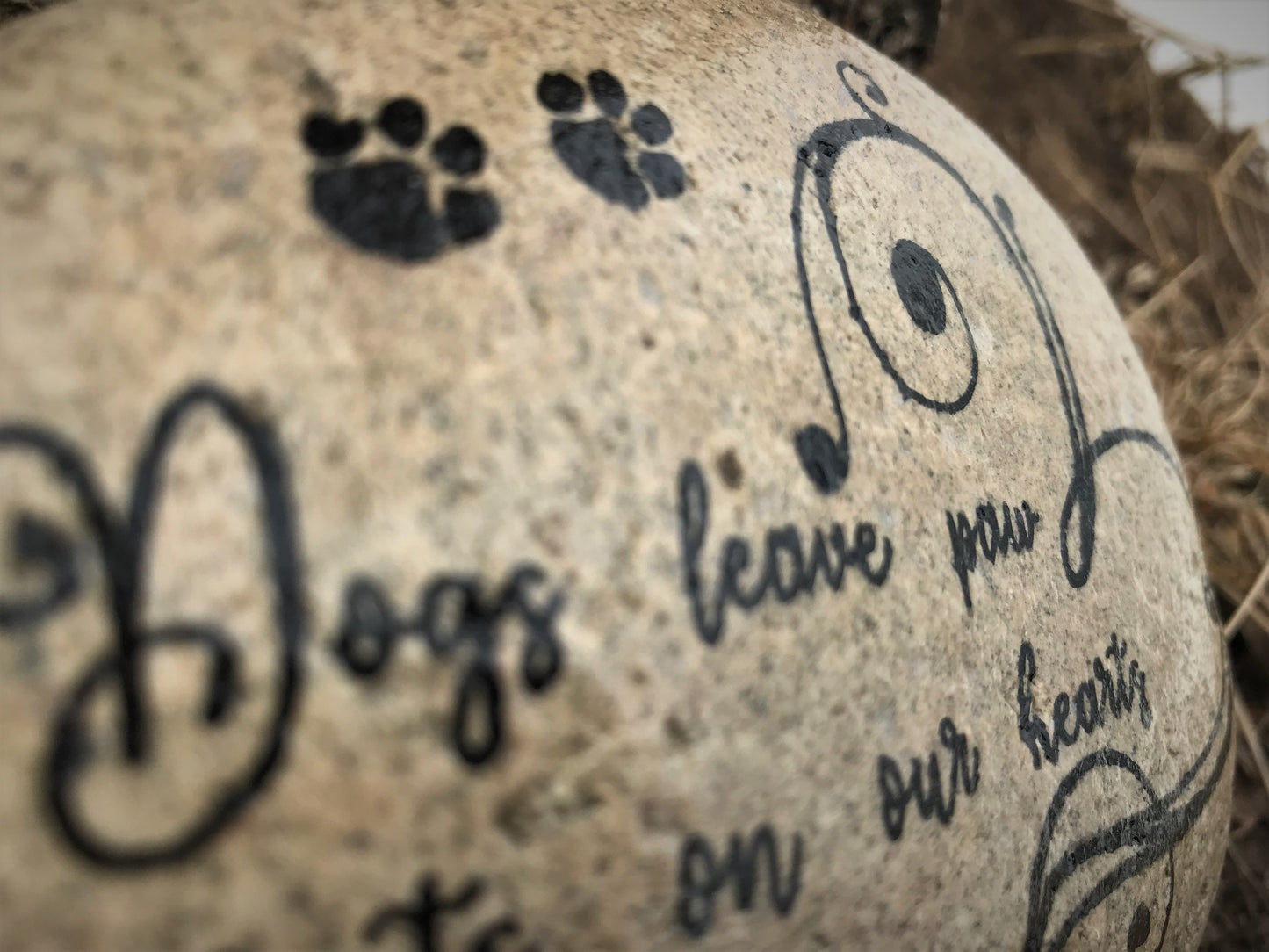 Medium Pet Memorial Stone - Dogs Paw Prints