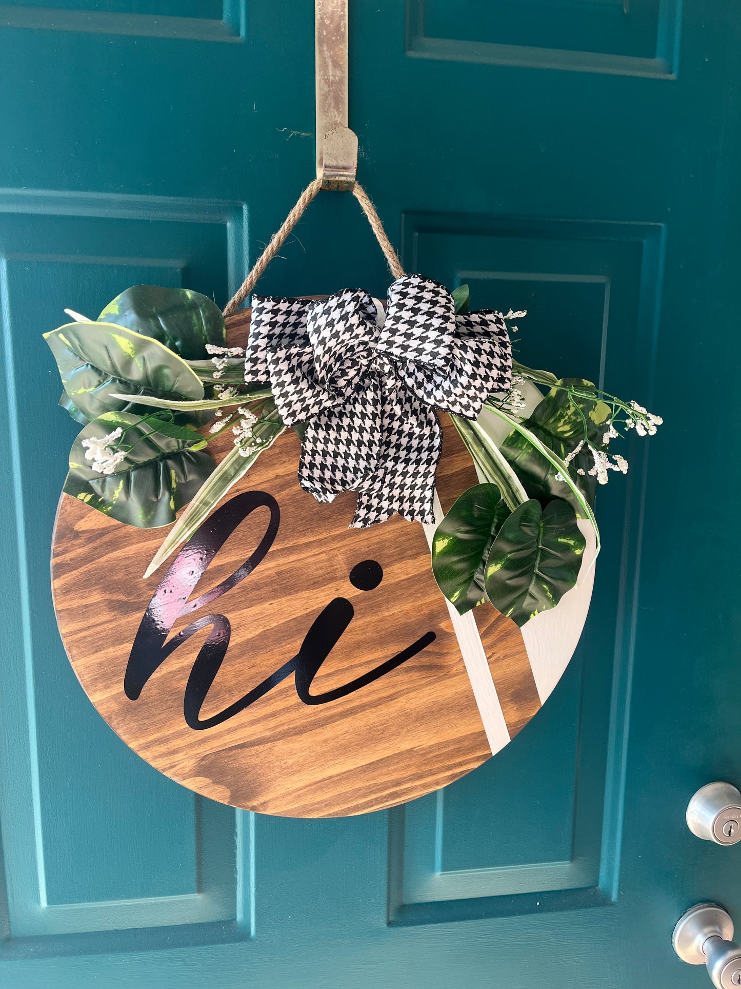 18” Wood ‘hi’ Door Sign